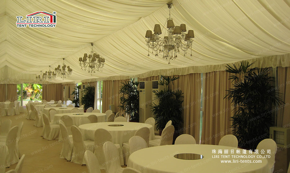 Carpa para bodas de 10 × 20 m