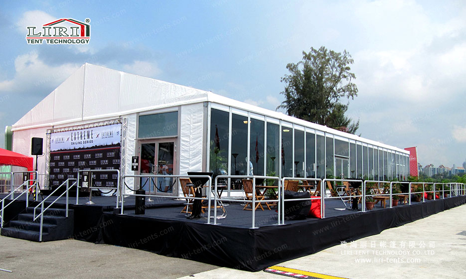 Una carpa pequeña para una boda íntima