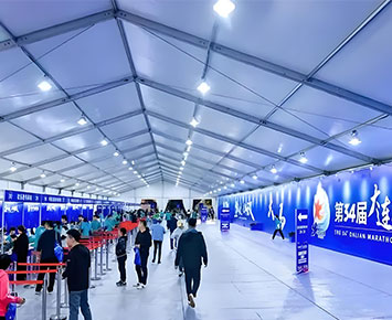 Carpa para eventos deportivos destinada a una carrera de maratón