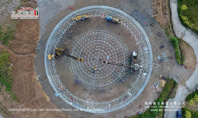 Carpa con cúpula geodésica de 55 m 1