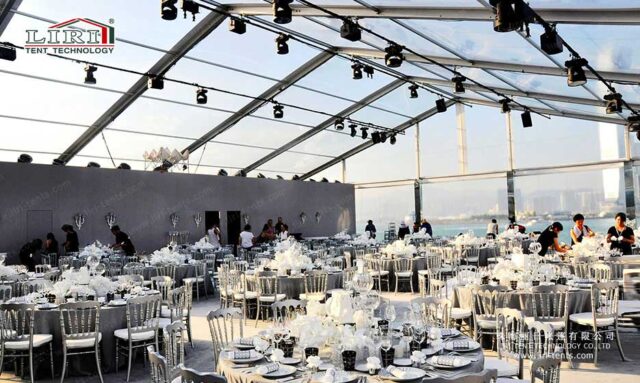 carpa grande con tela transparente