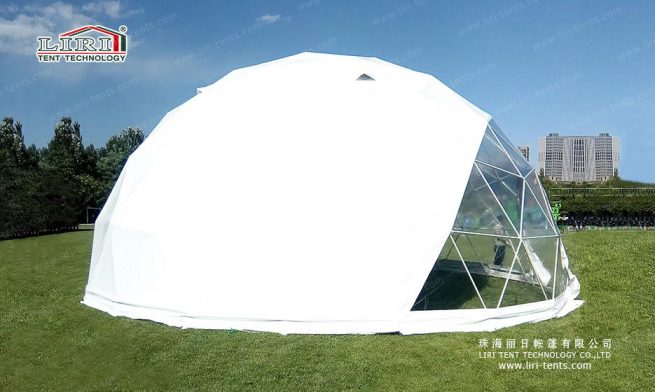 tienda de campaña con cúpula geodésica para eventos
