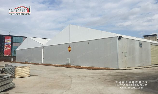 pared sándwich para una carpa de almacén