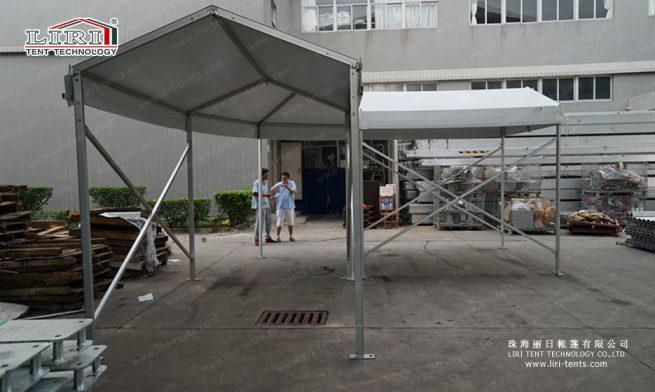 pequeña tienda de campaña de esquina para pasillo