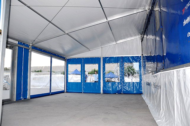 caravana con puerta de cristal 3