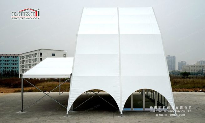 Carpa de iglesia blanca