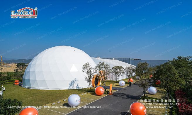 Sala 1 con toldo de proyección esférica