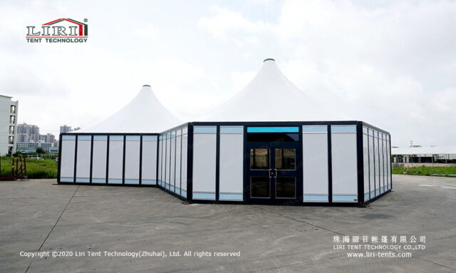 Carpa cuadrada con módulos hexagonales 3