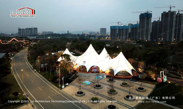 Carpa «Star Shade» en el aire